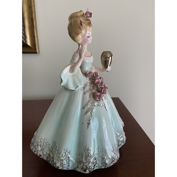 Josef Originals 8” Figurine - GIRL WITH WEDDING GIFT - Romance Series - Picture 2 of 9